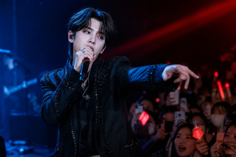 방용국 서울 콘서트 공연 무대와 관객 모습