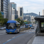 서울 도심과 대중교통 시설을 보여주는 시민안전보험 대표 이미지